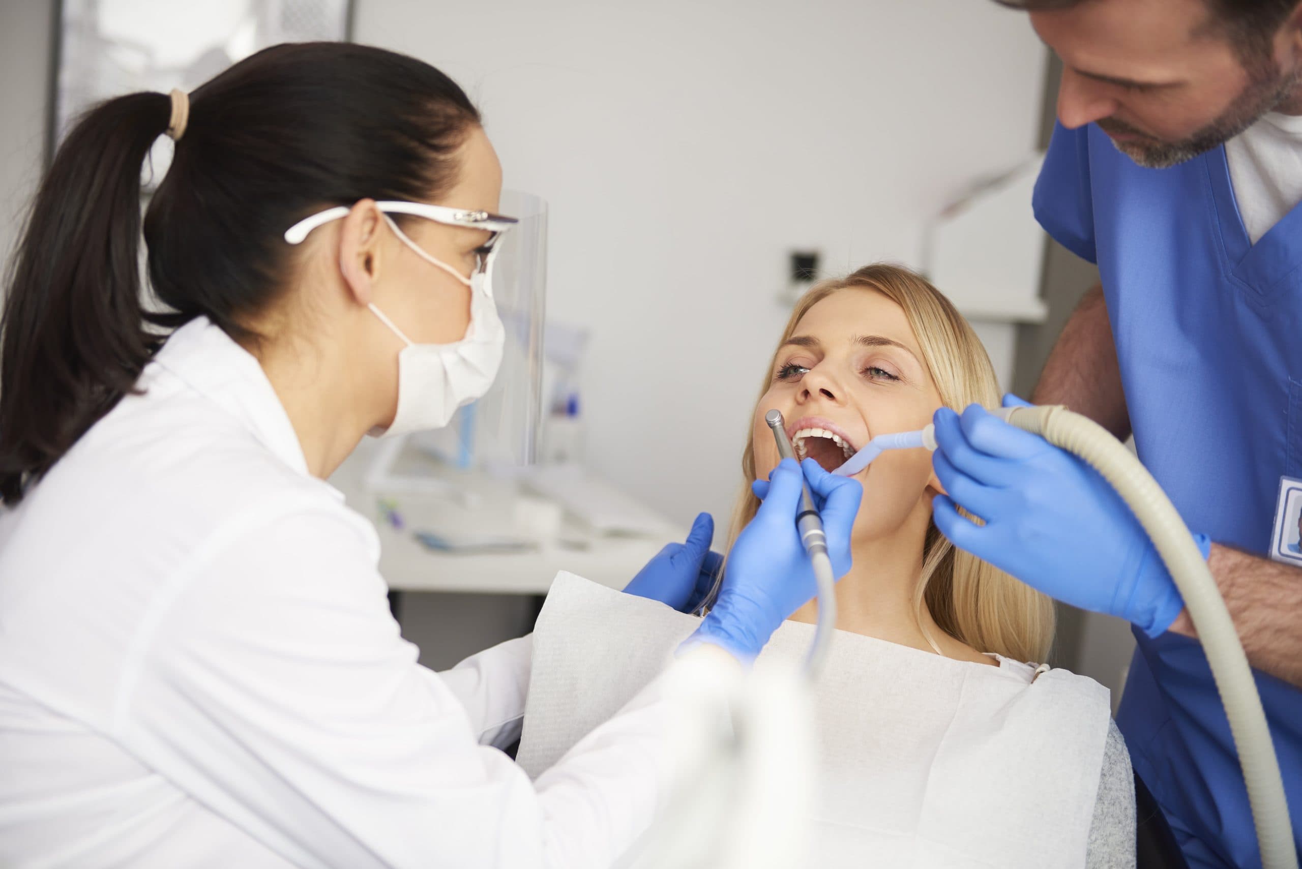 Equipo de Clínica Dental Chamartín trabajando en consulta